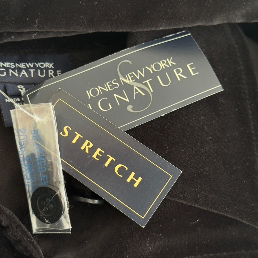 NWT Jones New York Signature
Black Velvet Stretch Jacket - Picture 8 of 10